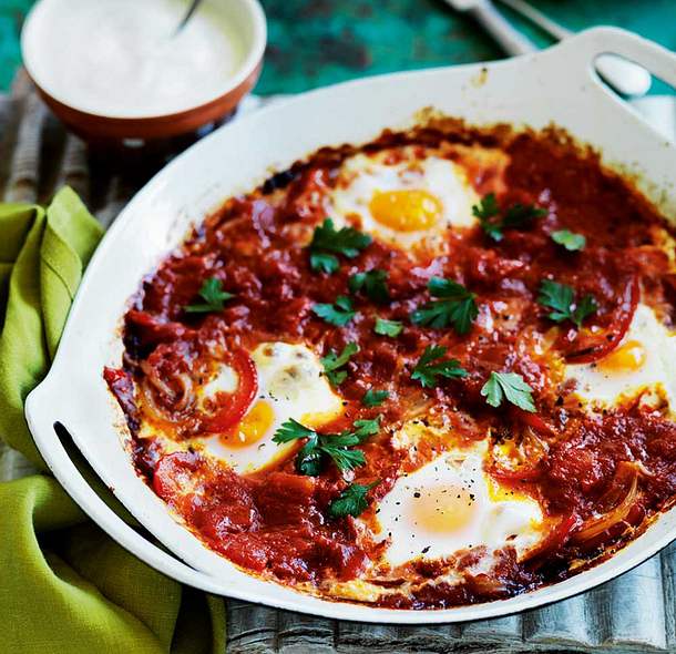 Shakshuka (gebackene Eier in Paprika-Tomaten-Sugo) Rezept Shakshuka (gebackene Eier in Paprika-Tomaten-Sugo) Rezept
