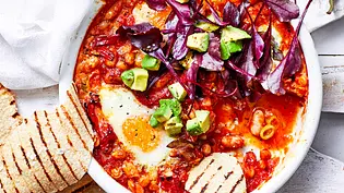Shakshuka (versunkene Eier in Tomatensoße) Rezept - Foto: Are Media Syndication Shakshuka (versunkene Eier in Tomatensoße) Rezept - Foto: Are Media Syndication