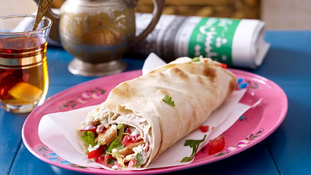 Shawarma mit Putenfleisch, Salat und Tomate Rezept - Foto: LECKER @ Bauer Media Group Shawarma mit Putenfleisch, Salat und Tomate Rezept - Foto: LECKER @ Bauer Media Group