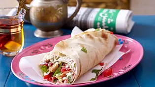Shawarma mit Putenfleisch, Salat und Tomate Rezept - Foto: LECKER @ Bauer Media Group Shawarma mit Putenfleisch, Salat und Tomate Rezept - Foto: LECKER @ Bauer Media Group