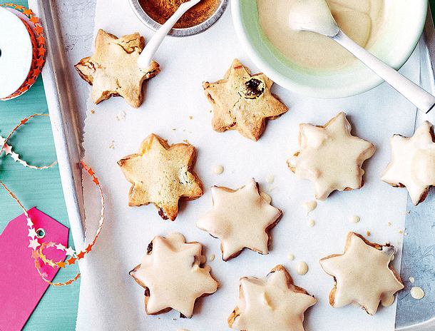 Shortbread-Fruchtsterne mit Zimtglasur Rezept Shortbread-Fruchtsterne mit Zimtglasur Rezept