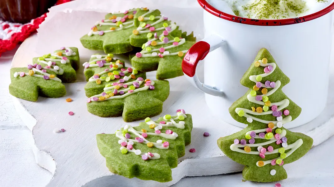 Shortbread-Matcha-Tannenbäume Rezept - Foto: LECKER @ Bauer Media Group Shortbread-Matcha-Tannenbäume Rezept - Foto: LECKER @ Bauer Media Group
