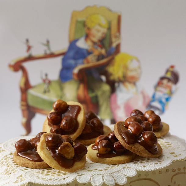 Shortbread mit Haselnüssen (Märchen: Der Nussknacker) Rezept Shortbread mit Haselnüssen (Märchen: Der Nussknacker) Rezept