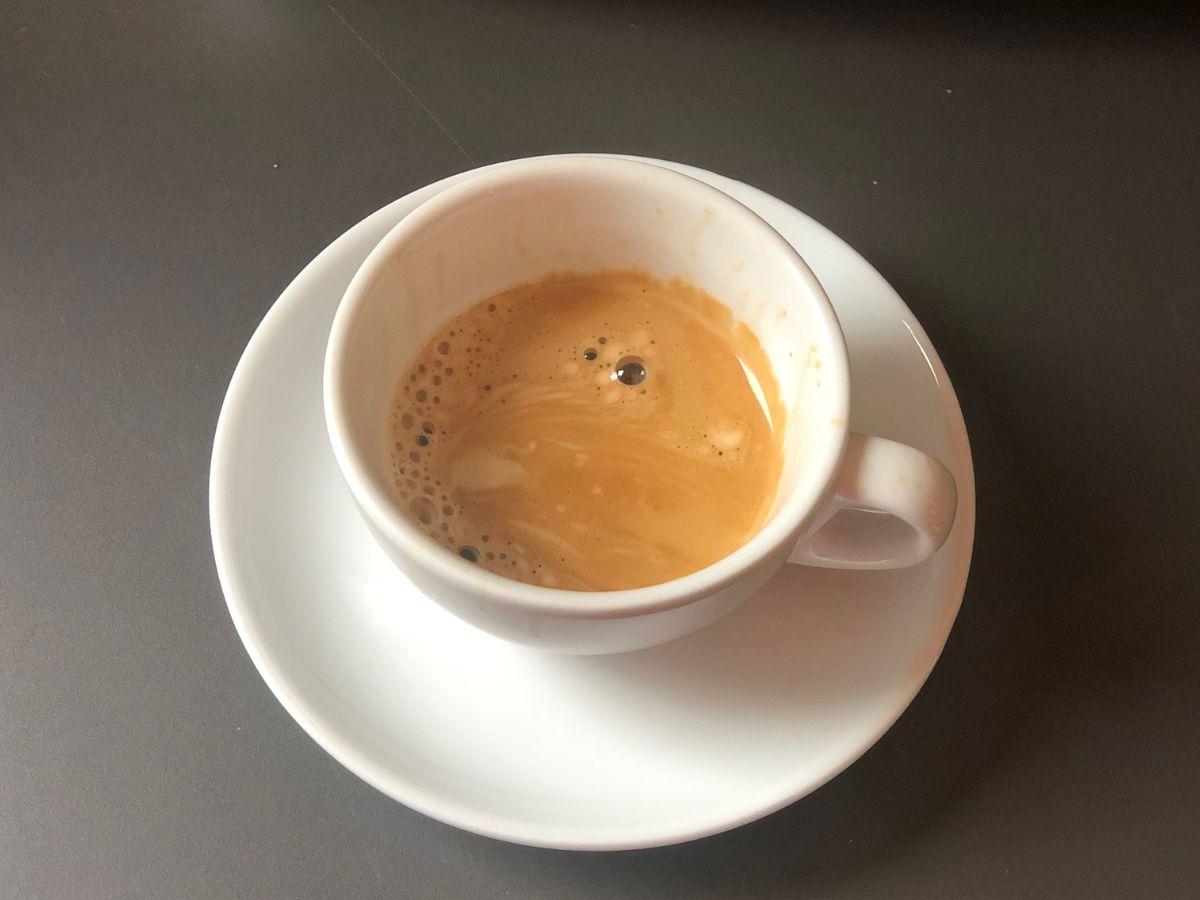 siebträger im test barista touch impress espresso mit crema