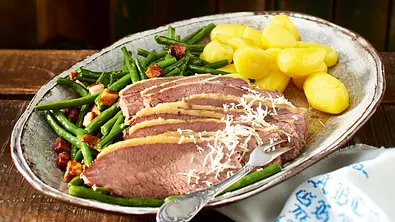 Siedfleisch mit Speckbohnen und Salzkartoffeln Rezept - Foto: LECKER @ Bauer Media Group