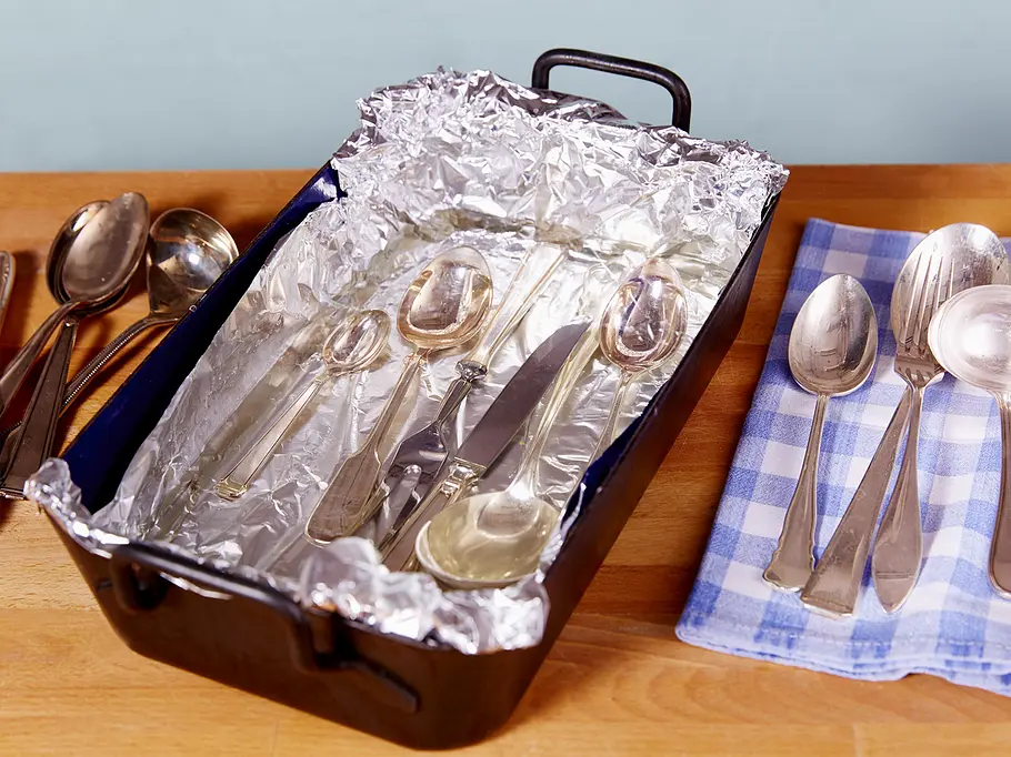 Silber reinigen mit Salz und Alufolie
