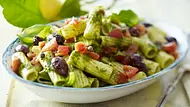 Sizilianischer Pastasalat mit Kräuterpesto und Kapern Rezept - Foto: LECKER @ Bauer Media Group