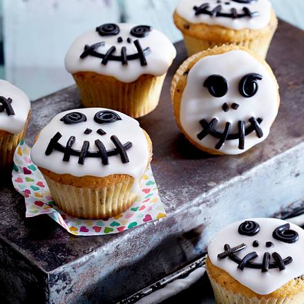 Skelettmuffins mit Lakritzfratze Rezept Skelettmuffins mit Lakritzfratze Rezept
