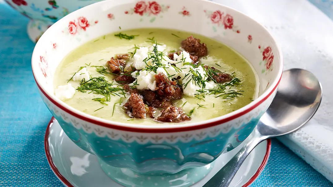 Skinny Schmorgurken-Hack-Suppe mit Feta Rezept - Foto: LECKER @ Bauer Media Group Skinny Schmorgurken-Hack-Suppe mit Feta Rezept - Foto: LECKER @ Bauer Media Group