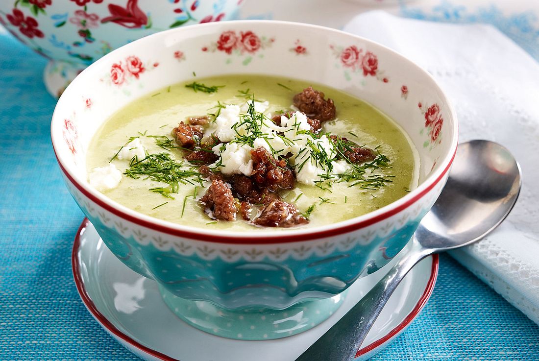 Skinny Schmorgurken-Hack-Suppe mit Feta Rezept | LECKER