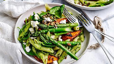 Slow-Carb-Pasta mit Kürbiskernpesto Rezept - Foto: Are Media Syndication 