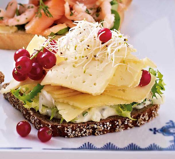 Smørrebrød mit Harvartikäse Rezept Smørrebrød mit Harvartikäse Rezept