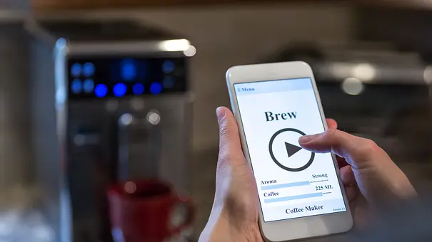 smarte kaffeemaschine mit app steuerung - Foto: Getty Images / Onfokus smarte kaffeemaschine mit app steuerung - Foto: Getty Images / Onfokus