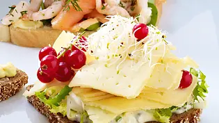 Dänische Rezepte: Smörrebröd mit Havartikäse - Foto: LECKER @ Bauer Media Group Dänische Rezepte: Smörrebröd mit Havartikäse - Foto: LECKER @ Bauer Media Group