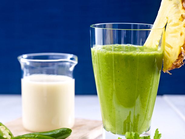 Smoothie aus Banane, Avocado, Spinat, Ananas und Petersilie Rezept Smoothie aus Banane, Avocado, Spinat, Ananas und Petersilie Rezept