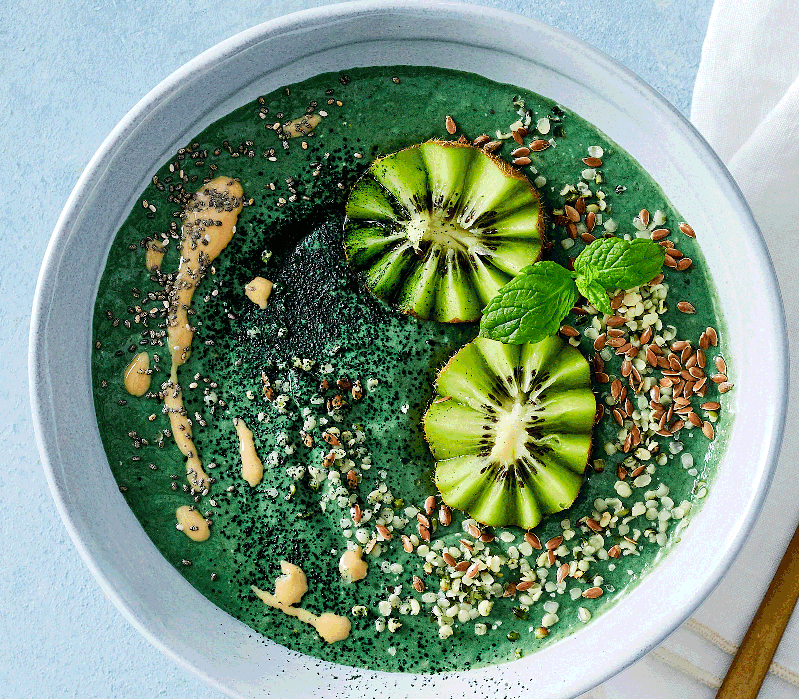 Smoothie-Bowl „Grüne Wiese“ Rezept | LECKER