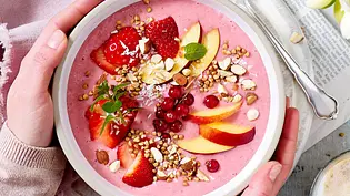 Smoothie-bowl „Pink Paradise Rezept - Foto: LECKER @ Bauer Media Group Smoothie-bowl „Pink Paradise Rezept - Foto: LECKER @ Bauer Media Group