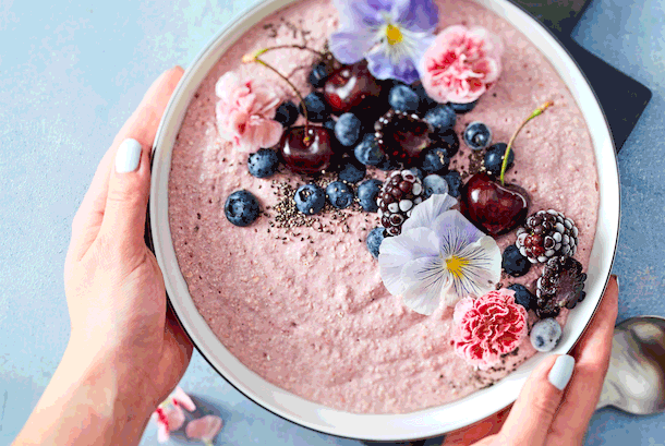 Smoothie Bowl „Pretty in Pink“ Rezept