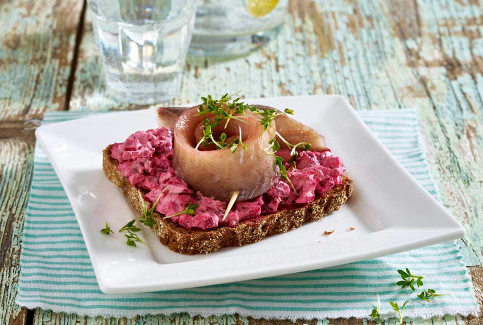 Smørrebrød &amp;quot;Matjes-Rote Bete&amp;quot; Rezept | LECKER