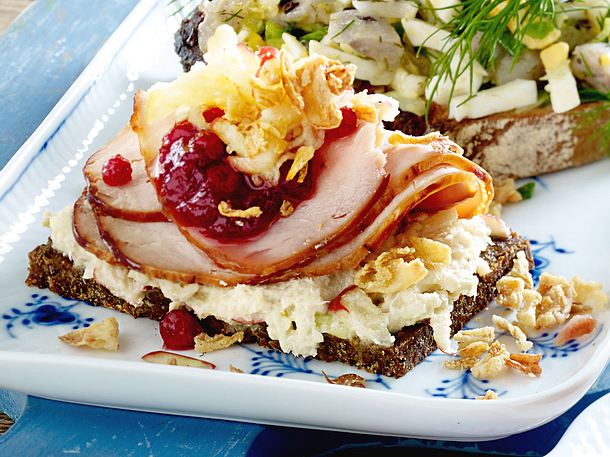 Smørrebrød mit Meerrettich und Schweinebraten Rezept-F8581001 Smørrebrød mit Meerrettich und Schweinebraten Rezept-F8581001