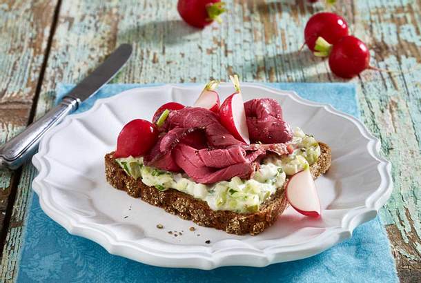 Smørrebrød mit Wasabi-Roastbeef Rezept