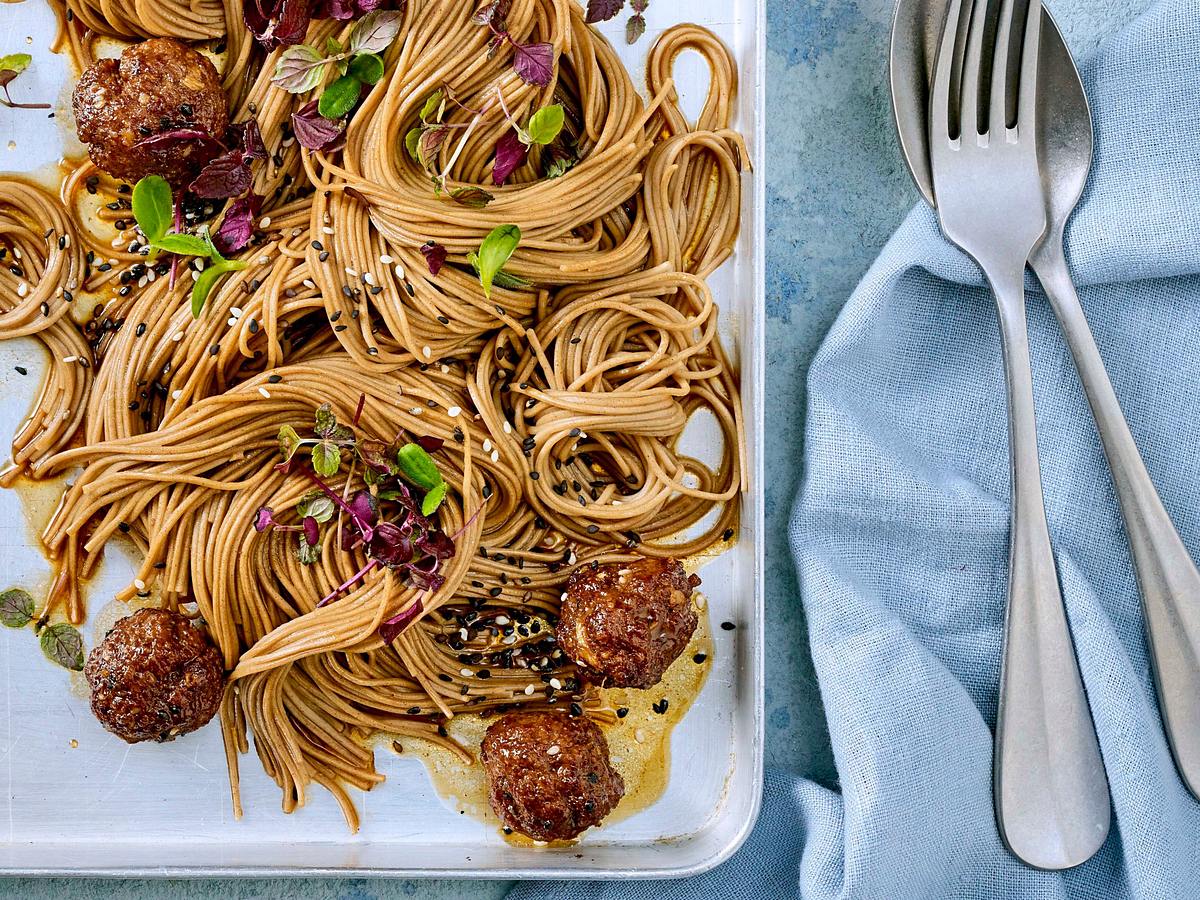 Soba-Welle mit Sake-Meatballs Rezept