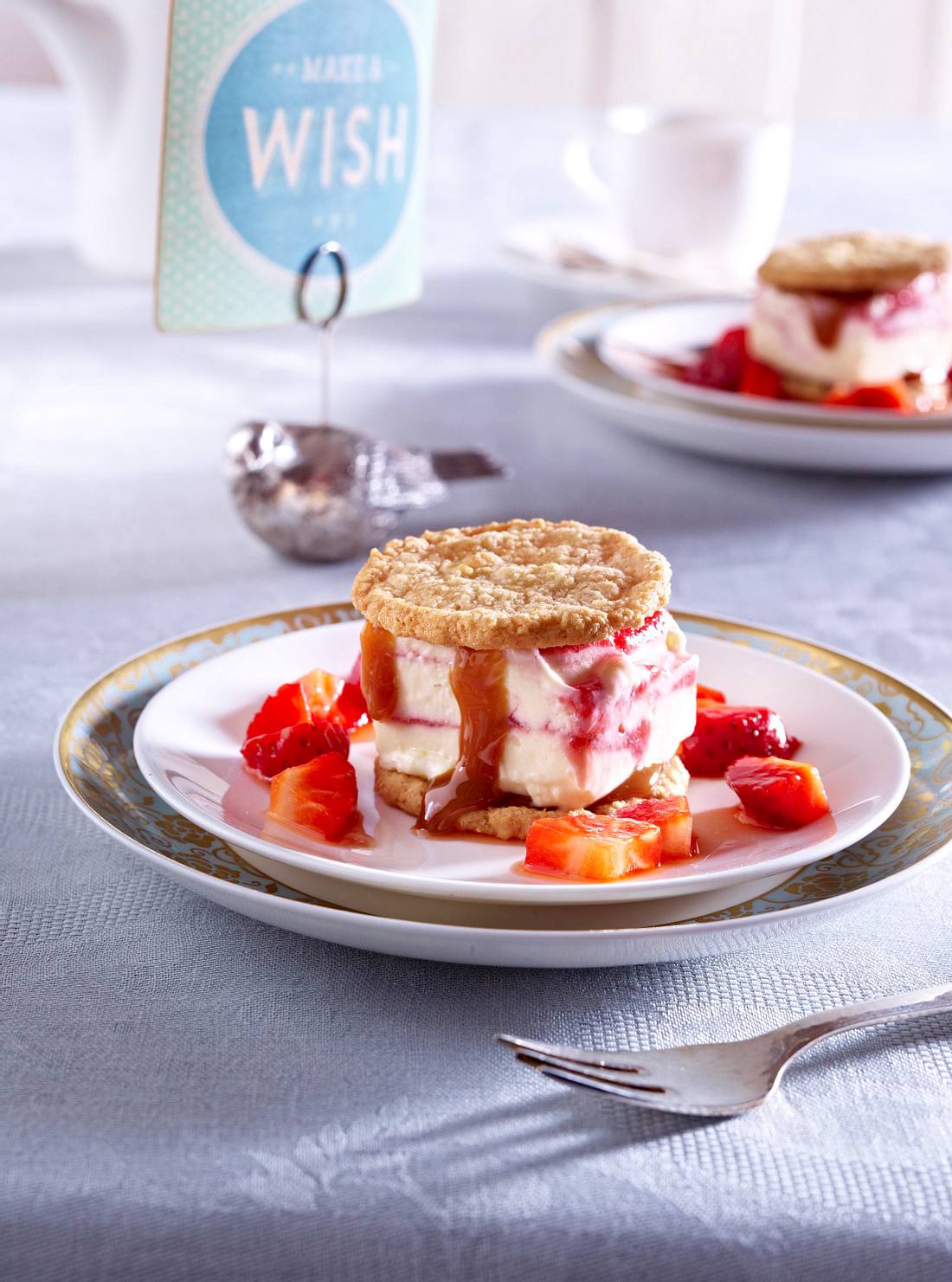Soft Frozen Strawberry-Cheesecake-Sandwiches Rezept