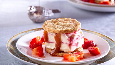 Soft Frozen Strawberry-Cheesecake-Sandwiches Rezept - Foto: House of Food / Bauer Food Experts KG