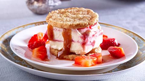 Soft Frozen Strawberry-Cheesecake-Sandwiches Rezept - Foto: House of Food / Bauer Food Experts KG