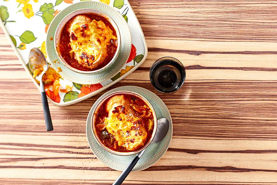 Soljanka meets Zwiebelsuppe „Wossi-Warm-Up“ Rezept Soljanka meets Zwiebelsuppe „Wossi-Warm-Up“ Rezept