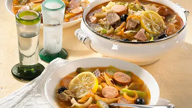 Soljanka mit Fleisch Rezept - Foto: LECKER @ Bauer Media Group