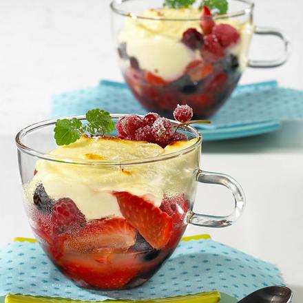 Sommer-Beeren mit Quarkhaube Rezept