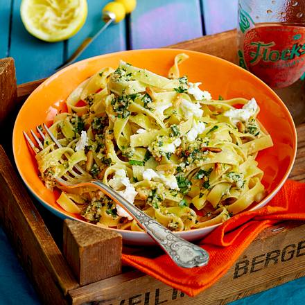 Sommer-Tagliatelle mit Büffelmozzarella Rezept