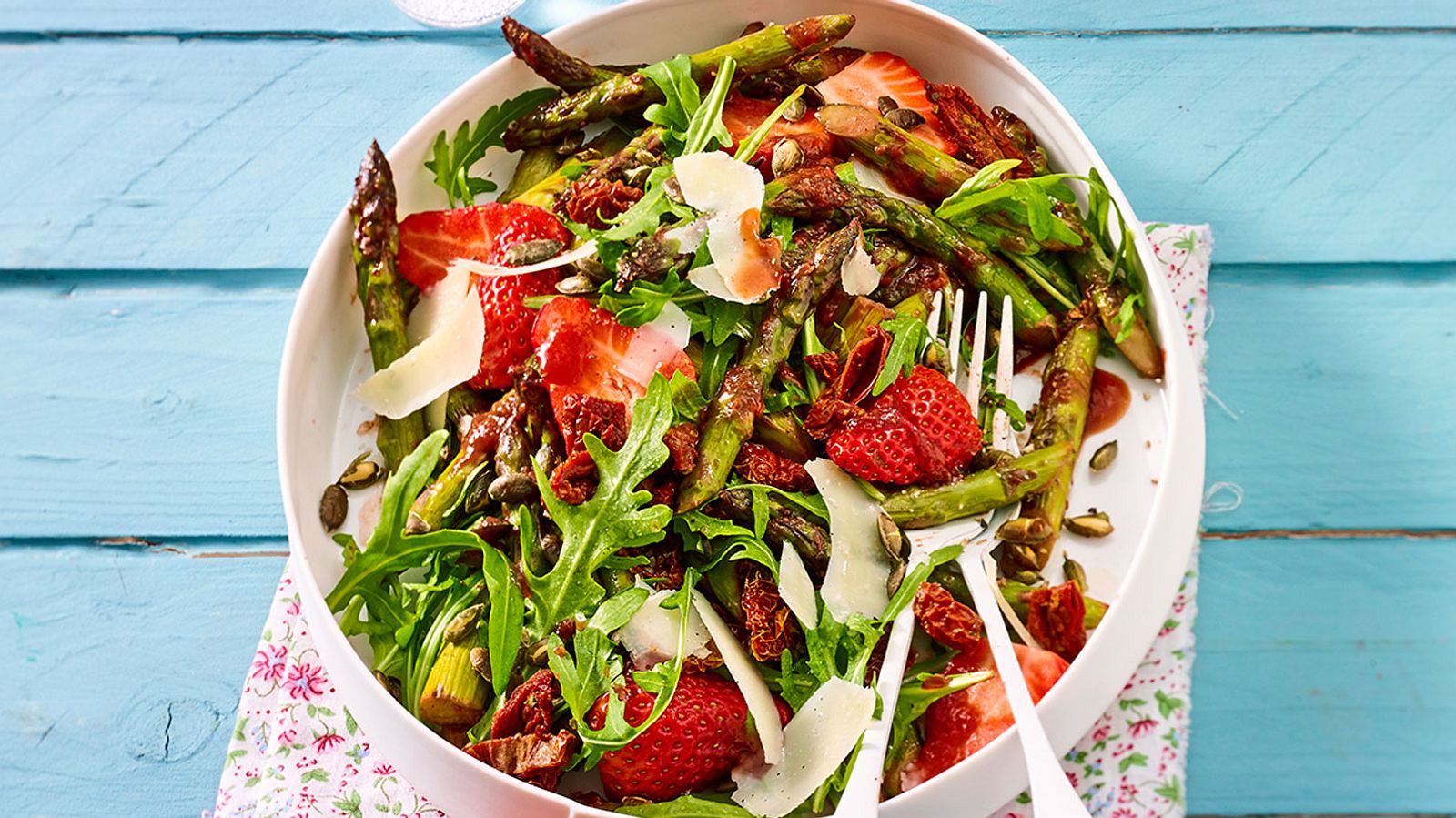 Grner-Spargel-Erdbeer-Salat  das einfache Rezept