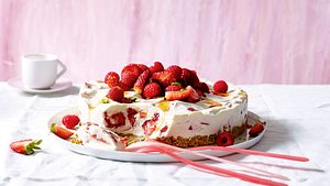 Sommerbeerentorte „Crisp & Cream“ Rezept - Foto: House of Food / Bauer Food Experts KG