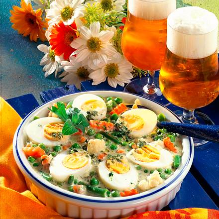 Sommergemüse mit Pesto-Soße und Eiern Rezept Sommergemüse mit Pesto-Soße und Eiern Rezept