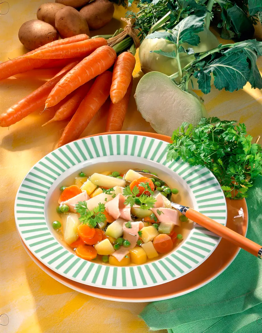 Sommerliche Gemüsesuppe Rezept Sommerliche Gemüsesuppe Rezept