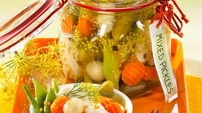 Sommerliche Mixed Pickles Rezept - Foto: LECKER @ Bauer Media Group