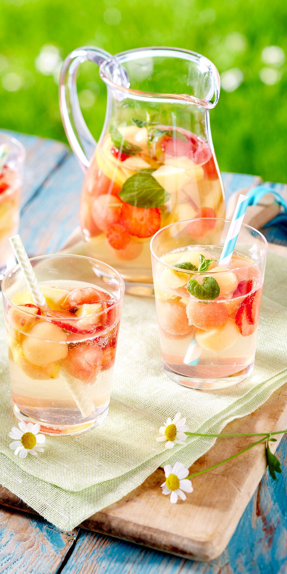 Sommerliche Sangria mit Melone Rezept