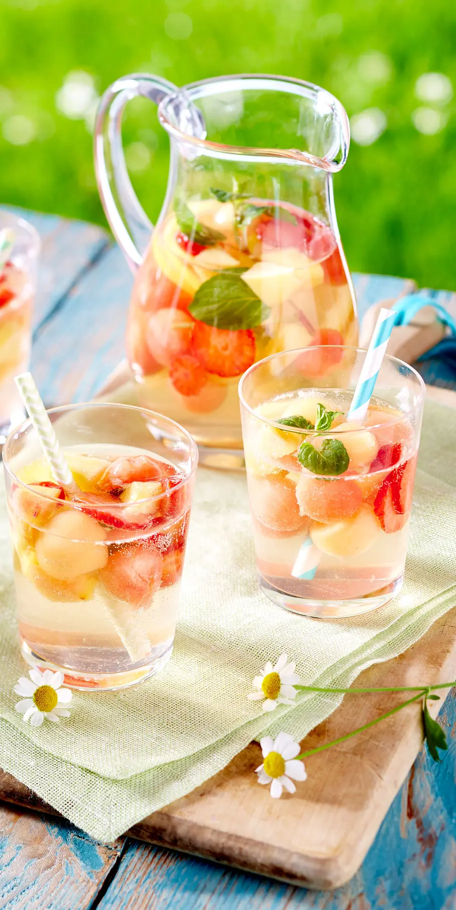 Sommerliche Sangria mit Melone Rezept Sommerliche Sangria mit Melone Rezept