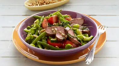 Sommerlicher Bohnen-Salat mit Lammfilets Rezept - Foto: LECKER @ Bauer Media Group