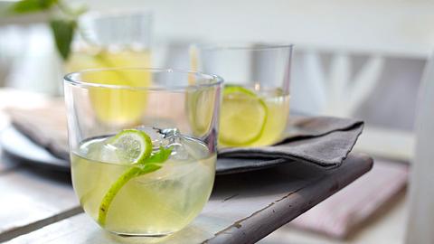 Sommerlicher Martini-Eistee Rezept - Foto: House of Food / Bauer Food Experts KG