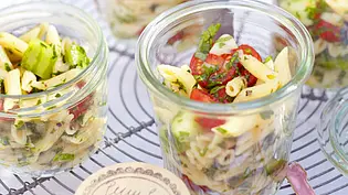 Sommerlicher Nudelsalat Rezept - Foto: LECKER @ Bauer Media Group Sommerlicher Nudelsalat Rezept - Foto: LECKER @ Bauer Media Group