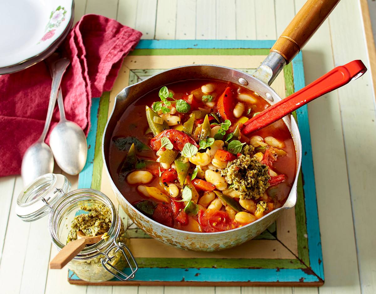 Sommerlicher Paprika-Bohnen-Eintopf mit Kürbiskern-Tapenade Rezept