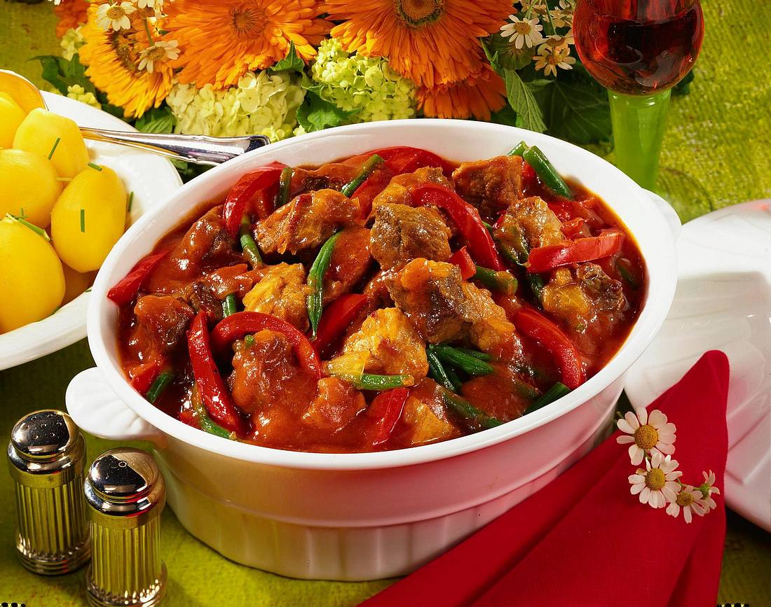 Sommerliches Gulasch Rezept | LECKER