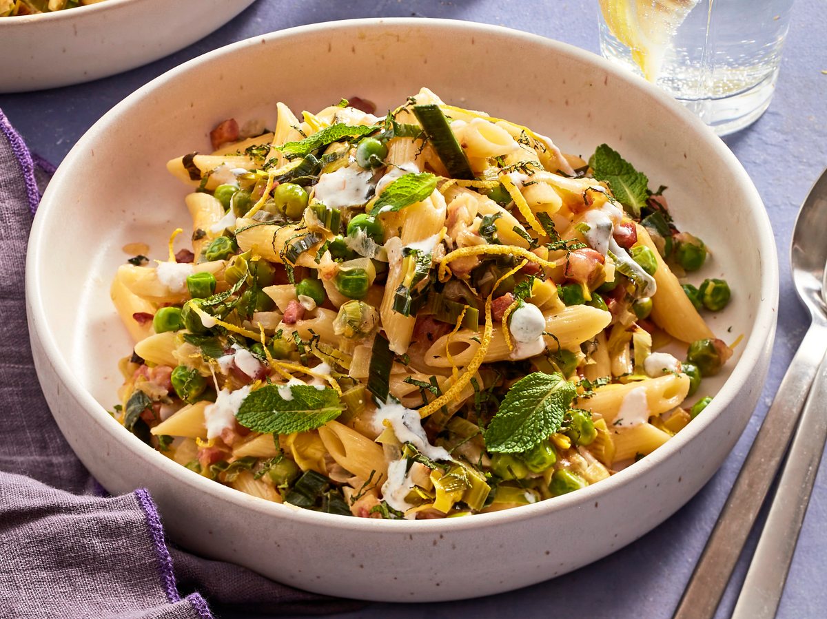 Sommerpasta in Schinken-Erbsen Soße Rezept