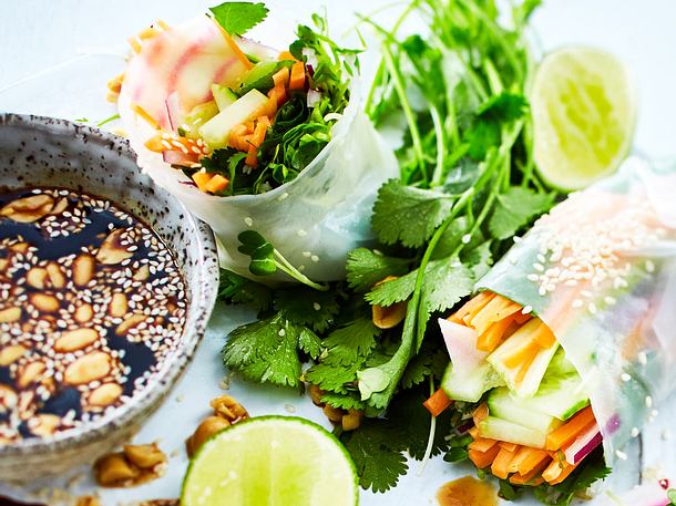 Sommerrollen mit süßem Sesamdip Rezept Sommerrollen mit süßem Sesamdip Rezept