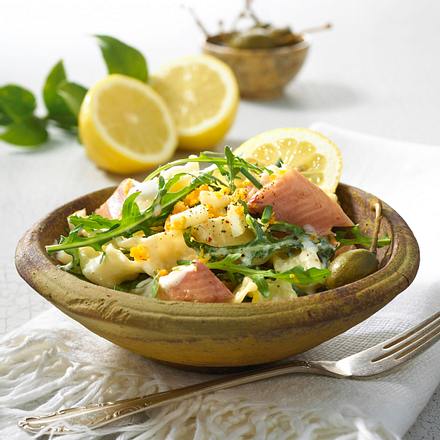 Sommersalat mit Forelle Rezept Sommersalat mit Forelle Rezept