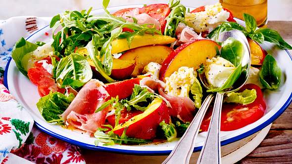 Sommersalat mit Nektarinen - Foto: House of Food / Bauer Food Experts KG