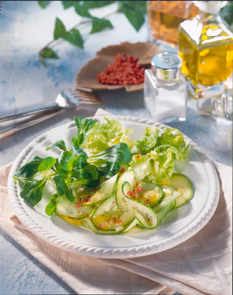 Sommersalat mit Senf-Dressing Rezept Sommersalat mit Senf-Dressing Rezept